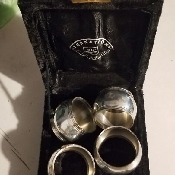 Vintage Napkin holder set 4 with box International silver plated co. - Picture 6 of 15